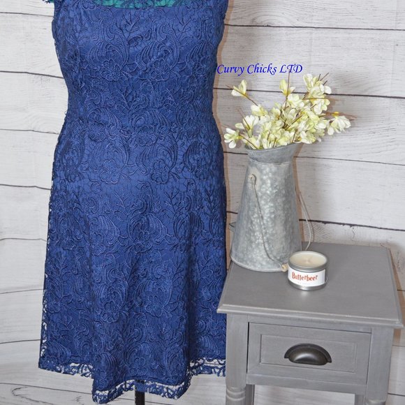Navy cap sleeve crochet-lace dress - Picture 3 of 10